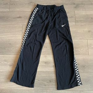 Women’s Nike Wide Leg Sweatpants